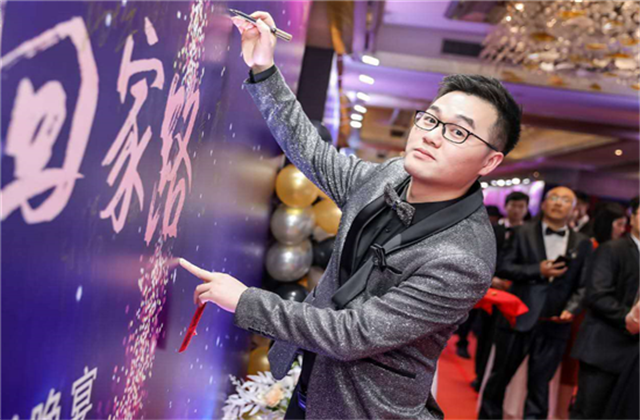 【高光“疫”事】勇敢逆行的特殊“网约车”——6163银河90后，用信念打通生命运输线